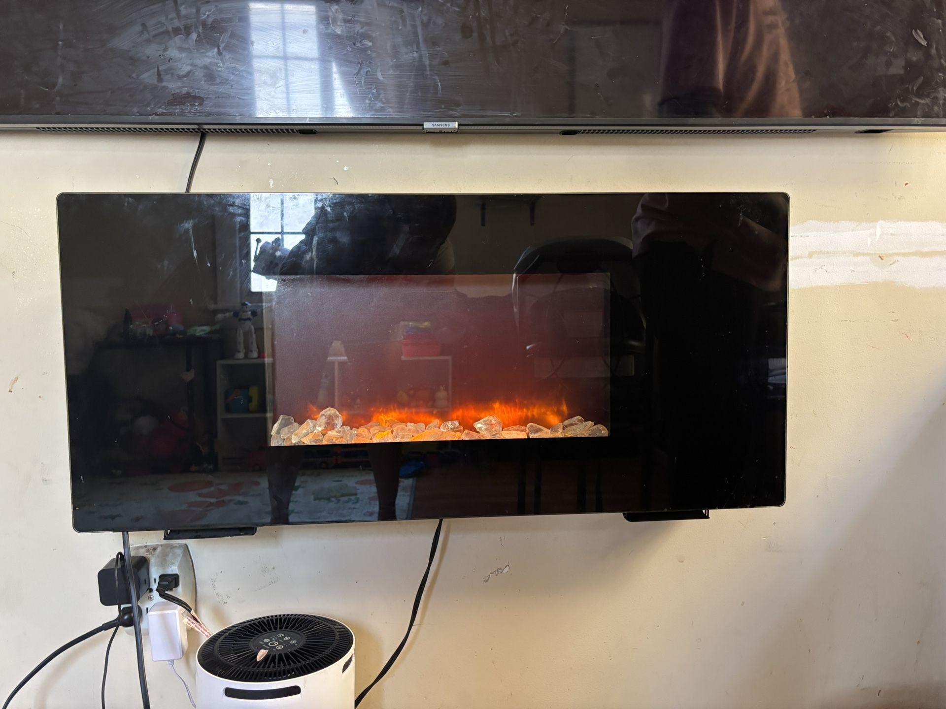Electric wall mounted fireplaced