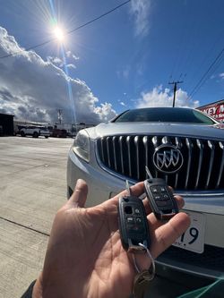 Llaves de autos : car keys and remotes
