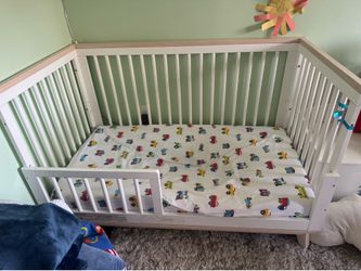 Babyleto crib with mattress