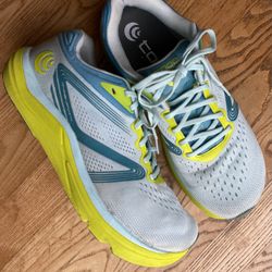 TOPO Magnifly 4 Running Shoes Womens 9.5