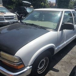 2002 Chevy S10 !!! Parts Only