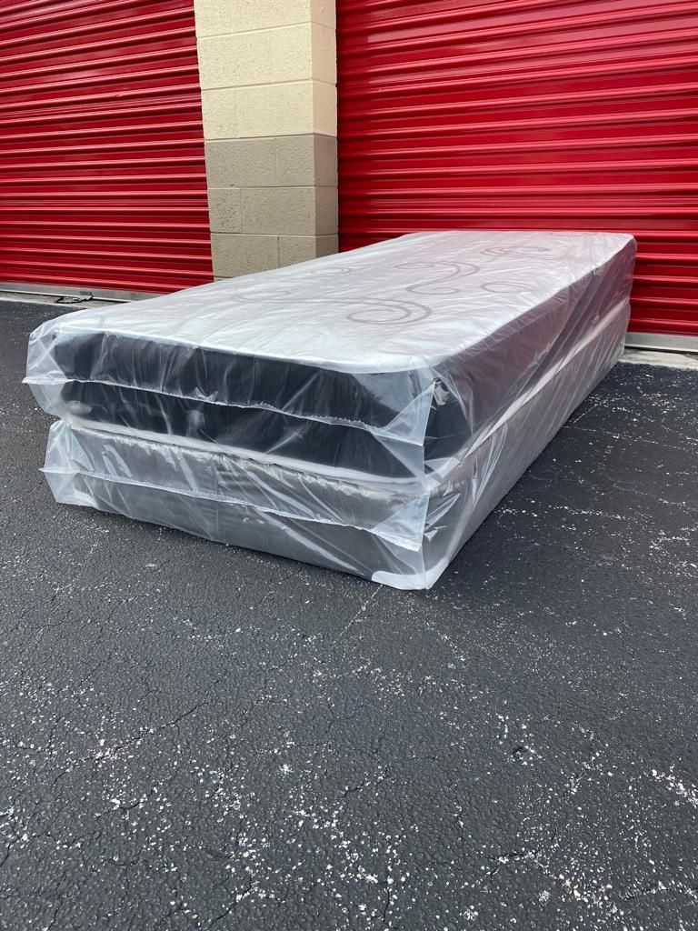 New Twin Size Mattress And Box Spring Set // We Offer 🚚