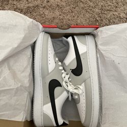 Nike Court Vision Low Size 9.5 Men