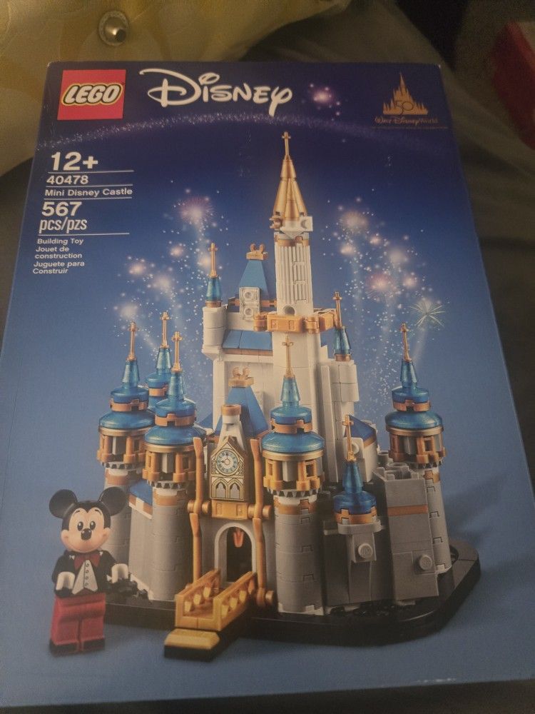 LEGOS DISNEY CASTLE