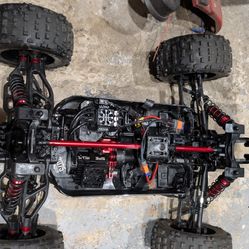 Arrma Outkast EXB    Traxxas.    Arrma