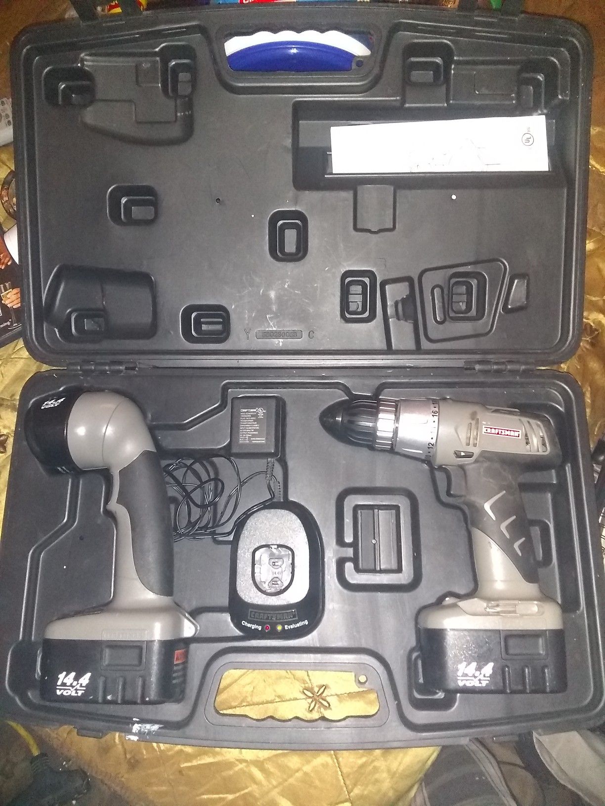 CRAFTSMAN DRILL & FLASHLIGHT SET