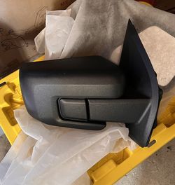 2024 Ford F150 Supercab Factory Side Mirrors With Blind spot Monitoring.