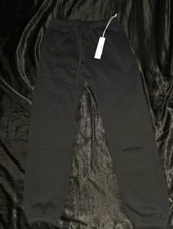 cuffed black essentials sweats (L)
