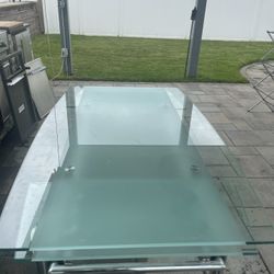 Beautiful Expandable Glass Table