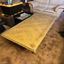 Solid Wood Coffee Table – Classic Design & Sturdy