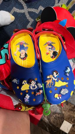 Crocs Snow White