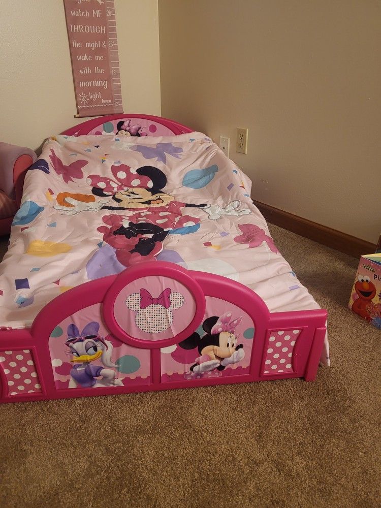 Minnie Mouse Toddler Bed, Mattress & Bedding