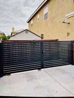 Side gate double