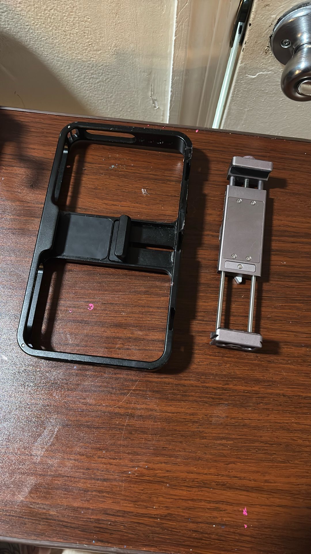 Smartphone Neewer Box Mount and Shinewee Tripod MOUNT