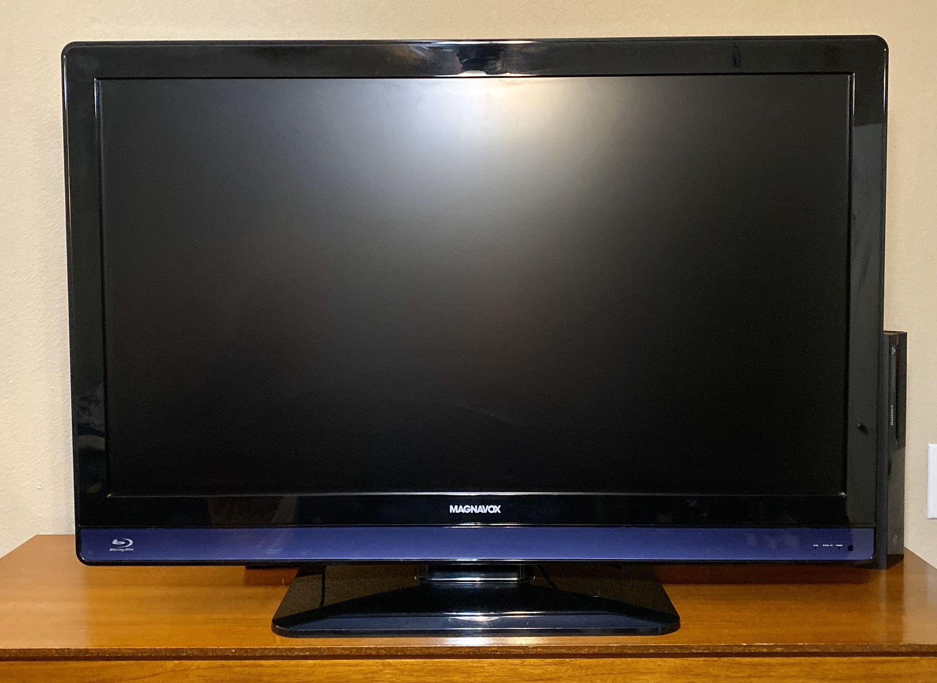 Magnavox 49 inch flat screen tv with built in blu ray DVD player