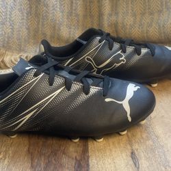 Puma Attacanto FG/AG soccer shoes Youth Sz 1