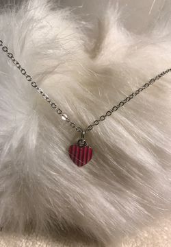 Heart pendant necklace