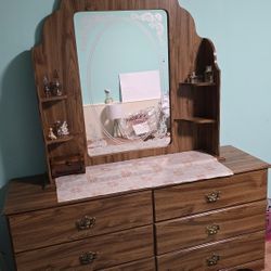 Dresser With Mirror