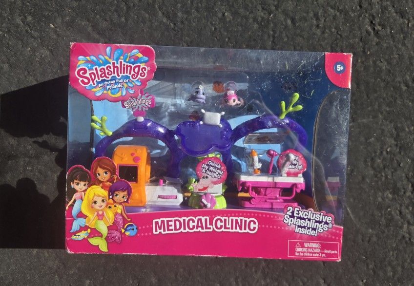 Splashlings Medical Clinic Toy 