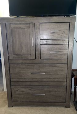 Dresser & nightstand