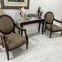 Small Brown Table With Chairs