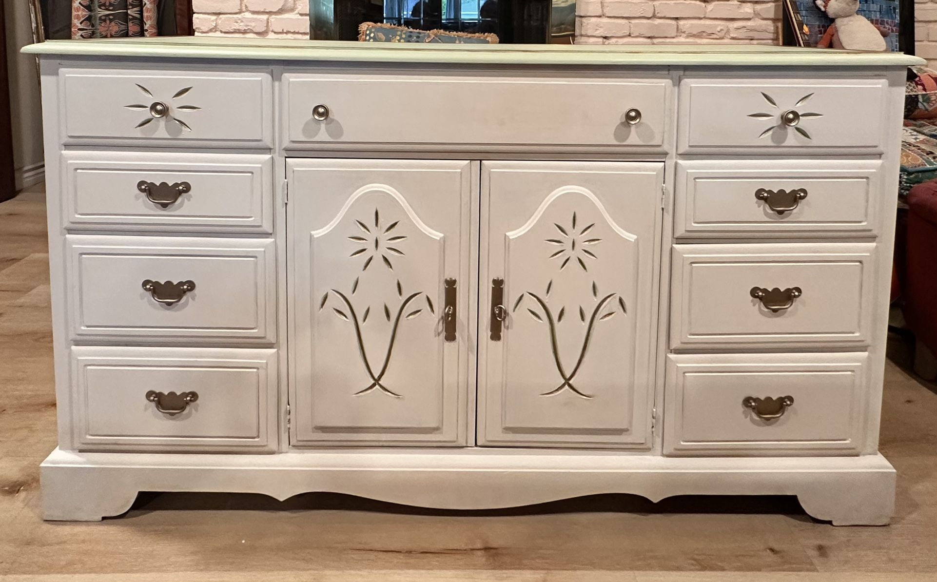 CHARMING HAND-PAINTED VINTAGE DRESSER