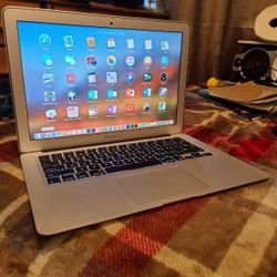 Excellent 13 inch Apple Macbook Air Laptop Computer 2015 With Intel Core i5 Processor With Programs