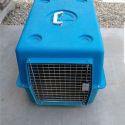 Dog Kennel 27"x 21" x 20" Read Description 