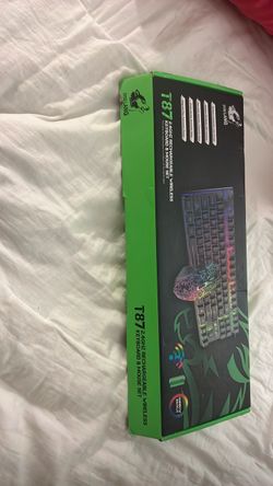 Rechargeable wireless keyboard