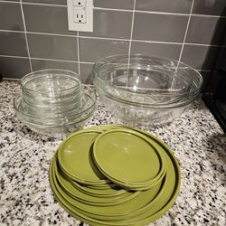 Nesting Glass Bowls With Assorted Lids