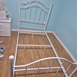 Twin Size Bed Frame And Box Spring 
