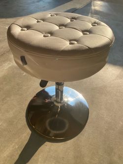 Tufted adjustable white vanity stool