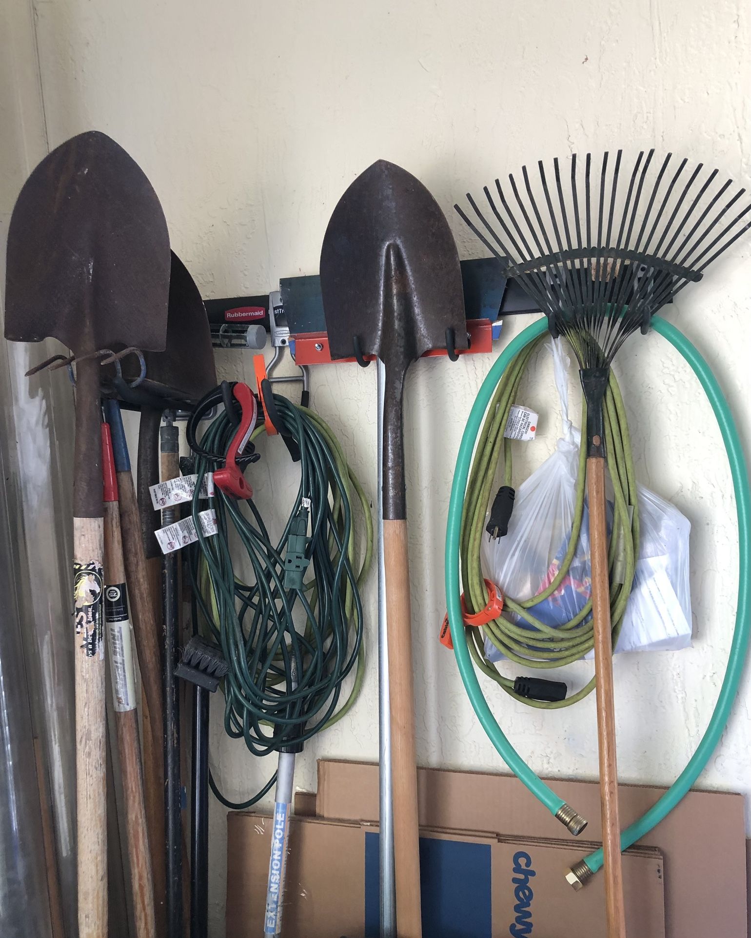 Lawn Tools ( Shovels, Rakes, Etc )
