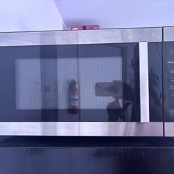 Hamilton Beach 24” Microwave 