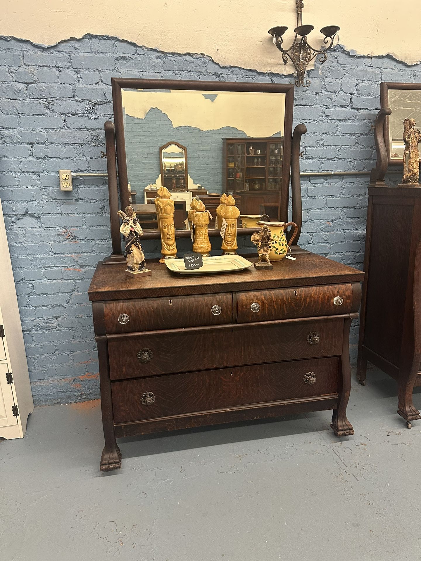 Beautiful Tiger Oak Dresser With Mirror