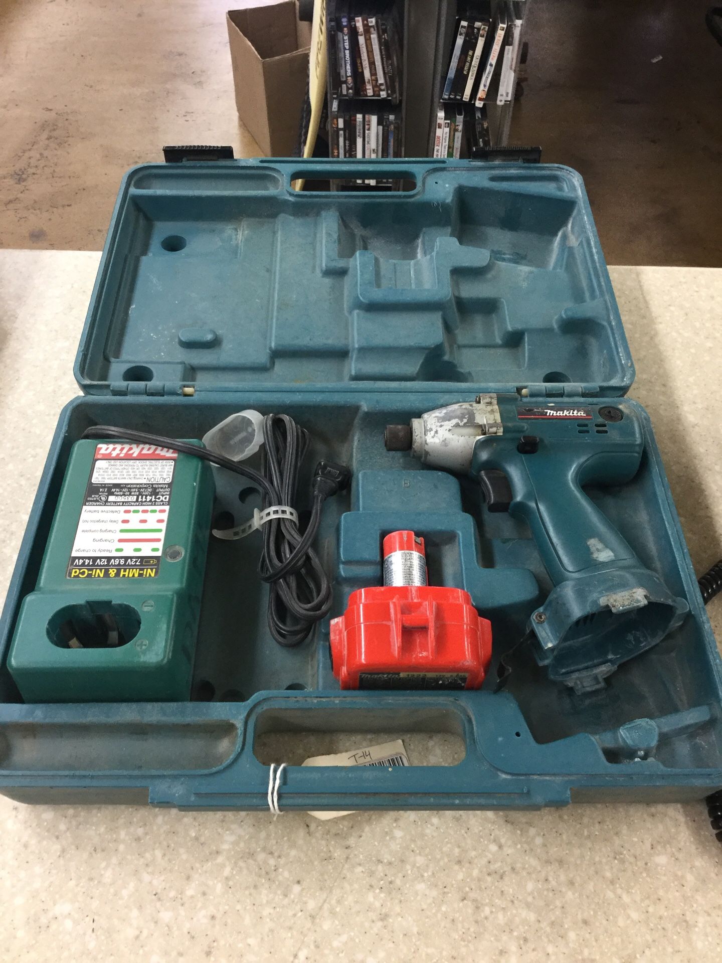 Makita 6914D 12v cordless Impact Driver with case battery and charger