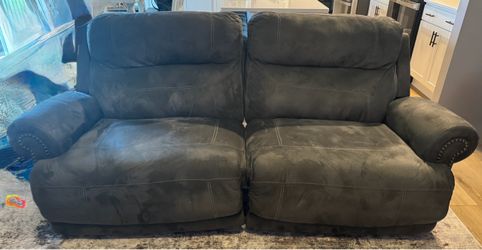 Reclining sofa and oversized chair
