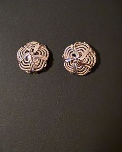 KRAMER Signed Vintage Elegant Gold Knot Clip Earrings
