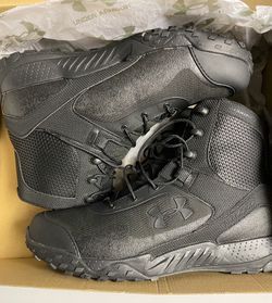 Black under armor tactical boots￼