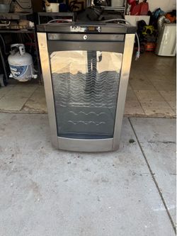 GE Profile™ Deluxe Wine Center