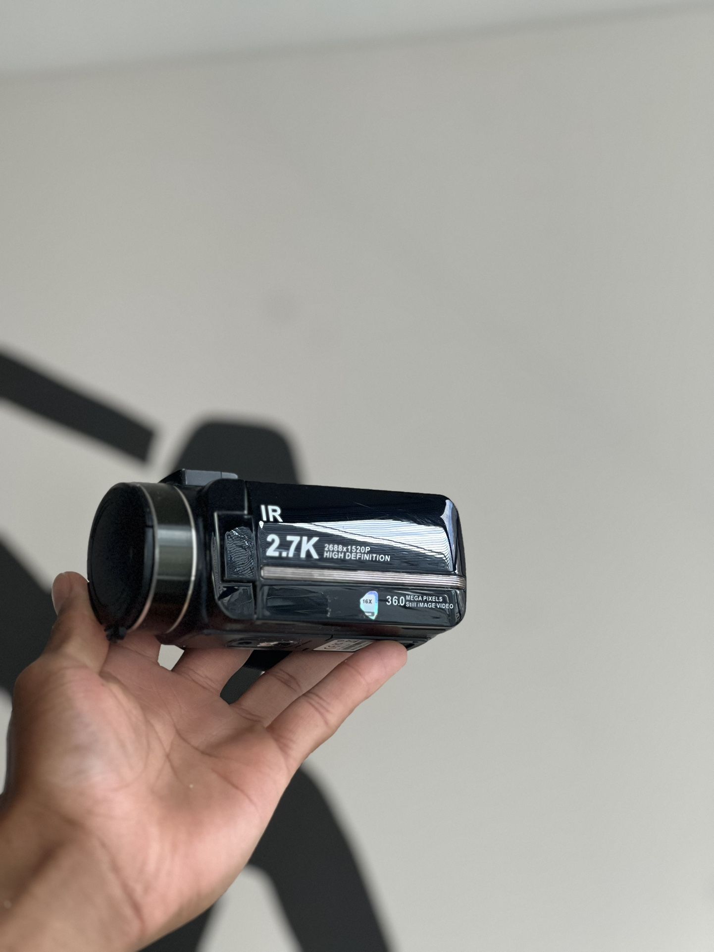 2.7K HD Digital Camcorder with Night Vision