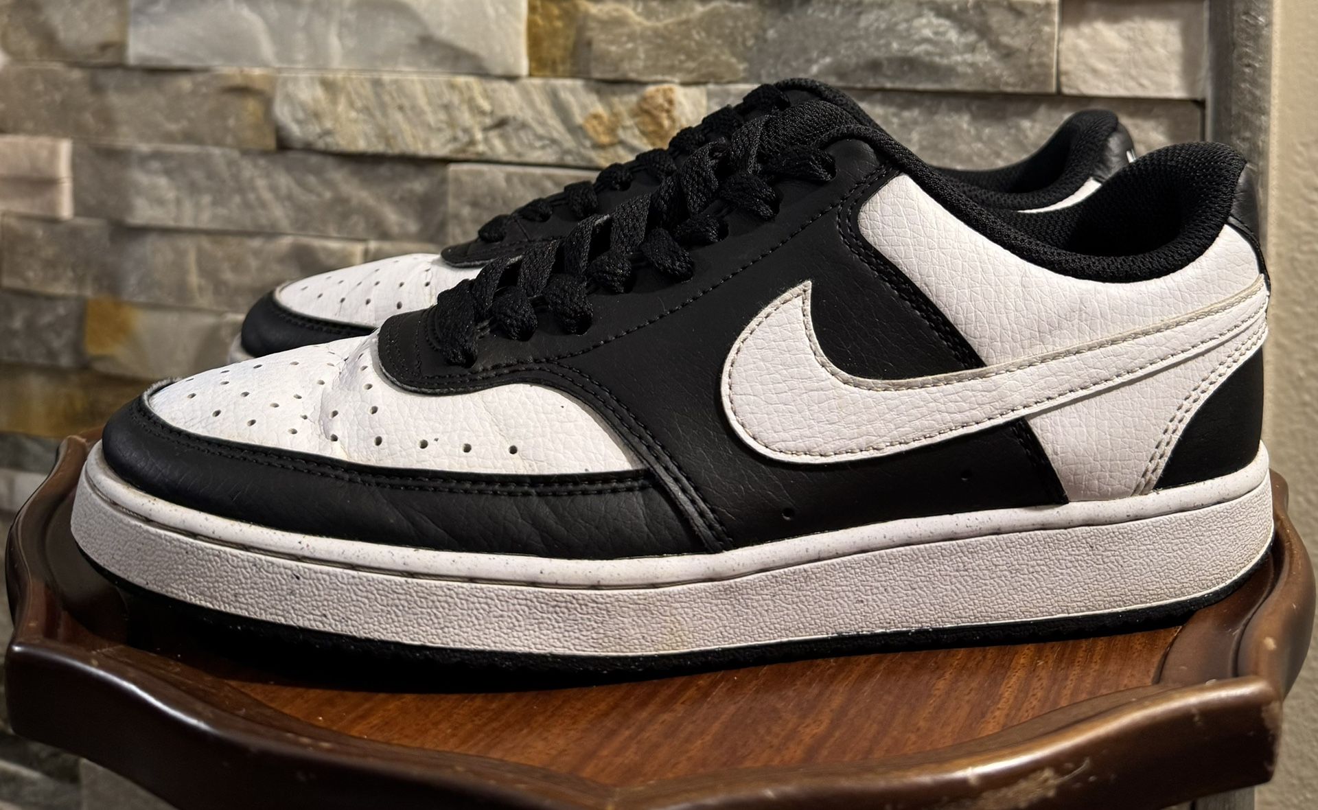 Men’s Size 9.5 Nike Dunk Low Top Black White Shoes Sneakers EUC