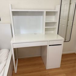 IKEA MICKE desk