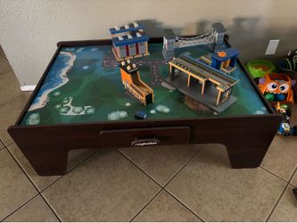 Train table with tracks and buildings