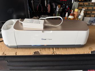 Cricut maker. Barely used