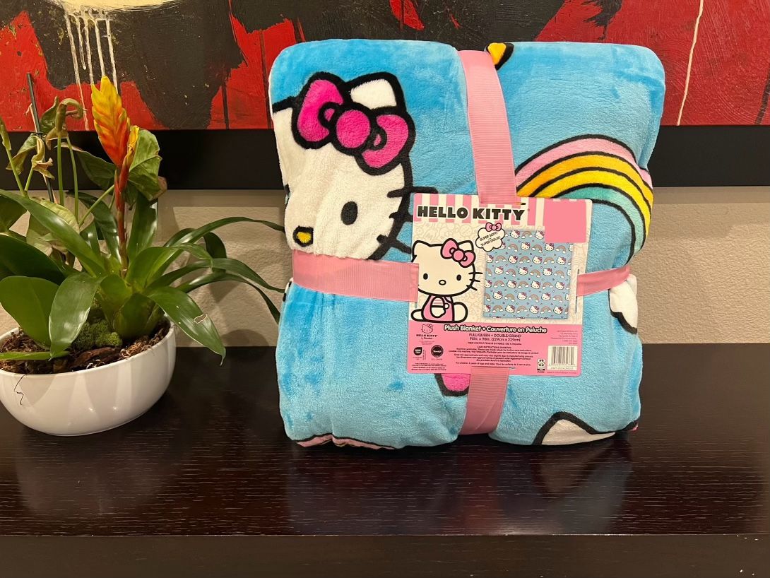 Hello Kitty Blanket Queen Size (READ DESCRIPTION)