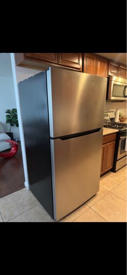 Insignia refrigerator