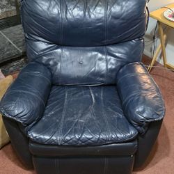 RC WILLEY BLUE LEATHER RECLINER