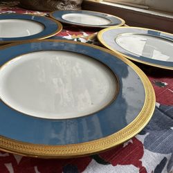 4 Dinner Plates 