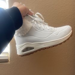 Sketchers Size 6.5 Women